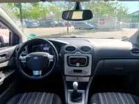 Gebraucht Ford Focus 100 PS (73 kW) 2009 Silber Limousine