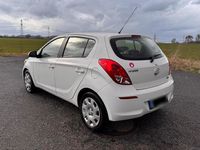Gebraucht Hyundai i20 90 PS (66 kW) 2014 Weiß Kleinwagen