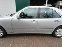 Second-hand Mercedes E200 163 CP (119 kW) 2000 Argintiu Berlinǎ