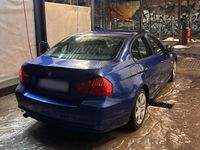 Gebraucht BMW 318 143 PS (105 kW) 2010 Blau Limousine