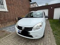 Gebraucht Dacia Sandero 75 PS (55 kW) 2011 Weiß Limousine