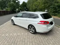 Gebraucht Peugeot 308 Allure 131 PS (96 kW) 2019 Weiß Kombi