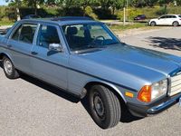 Gebraucht Mercedes E230 136 PS (100 kW) 1981 Blau Limousine