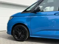 Second-hand VW Multivan Life 204 CP (150 kW) 2023 Albastru Monovolum