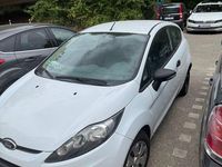 Gebraucht Ford Fiesta Trend 75 PS (55 kW) 2011 Weiß Kleinwagen