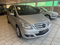 Gebraucht Mercedes B180 95 PS (69 kW) 2011 Silber Van / Kleinbus