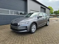 Neu Skoda Octavia Selection 150 PS (110 kW) 2026 Grau Kombi