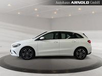 Gebraucht Mercedes B200 Progressive 163 PS (119 kW) 2024 Polarweiß Van / Kleinbus