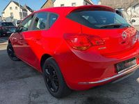 Gebraucht Opel Astra Selection 116 PS (85 kW) 2015 Rot Limousine