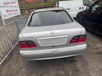 Gebraucht Mercedes E200 Avantgarde 163 PS (119 kW) 2001 Silber Limousine