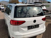 Gebraucht VW Touran 150 PS (110 kW) 2024 Weiß Van / Kleinbus