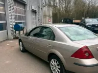 Gebraucht Ford Mondeo 116 PS (85 kW) 2002 Gold Limousine