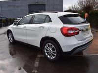 Gebraucht Mercedes GLA200 Urban 136 PS (100 kW) 2015 Weiß SUV