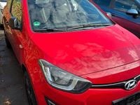Gebraucht Hyundai i20 86 PS (63 kW) 2013 Rot Kleinwagen
