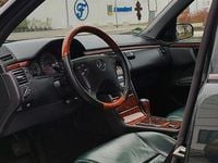 Gebraucht Mercedes E320 197 PS (144 kW) 2001 Grün Limousine