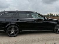 Gebraucht Mercedes E220 Avantgarde 170 PS (125 kW) 2014 Schwarz Kombi