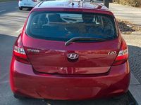 Gebraucht Hyundai i20 78 PS (57 kW) 2011 Rot Kleinwagen