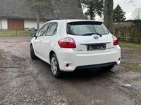 Gebraucht Toyota Auris Hybrid Life 99 PS (72 kW) 2011 Weiß Limousine