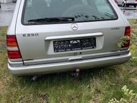 Gebraucht Mercedes 250 113 PS (83 kW) 1994 Silber Kombi