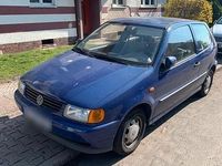 Gebraucht VW Polo 60 PS (44 kW) 1997 Blau Kleinwagen
