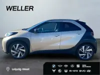 Gebraucht Toyota Aygo 72 PS (52 kW) 2022 Ginger beige metallic / dach mysticschwarz mica Kleinwagen
