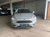 Gebraucht Ford Focus Business Edition 101 PS (74 kW) 2015 Grau Limousine