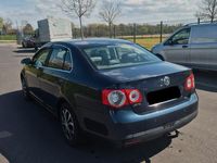 Second-hand VW Jetta 116 CP (85 kW) 2006 Gri Berlinǎ