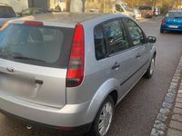 Gebraucht Ford Fiesta 80 PS (58 kW) 2005 Silber Kleinwagen