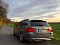 Gebraucht BMW 320 184 PS (135 kW) 2011 Grau Kombi