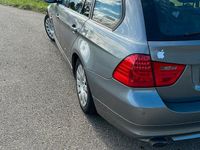 Gebraucht BMW 320 184 PS (135 kW) 2010 Grau Kombi