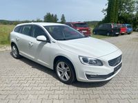 Gebraucht Volvo V60 Momentum 220 PS (161 kW) 2017 Weiß Kombi