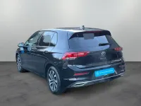 Używany VW Golf VIII Active 150 KM (110 kW) 2023 Czarny Sedan/Limuzyna
