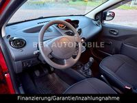 Second-hand Renault Twingo Expression 75 CP (55 kW) 2014 Roșu Hatchback