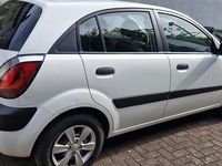 Gebraucht Kia Rio 97 PS (71 kW) 2009 Weiß Limousine