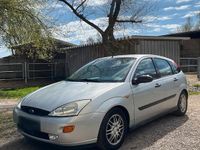 Używany Ford Focus 130 KM (95 kW) 1998 Srebrny Sedan/Limuzyna