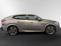 Neu BMW iX2 M Sport 150 kW (204 PS) 2026 Skyscraper grau metallic SUV