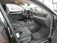 Gebraucht Skoda Superb Ambition 150 PS (110 kW) 2023 Schwarzmagic perleffekt Kombi
