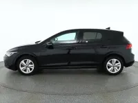 Second-hand VW Golf VIII Life 131 CP (96 kW) 2022 Negru Berlinǎ