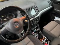 Second-hand VW Sharan 140 CP (102 kW) 2012 Negru Monovolum