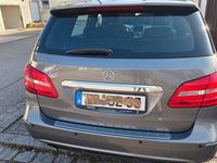 Gebraucht Mercedes B180 122 PS (89 kW) 2014 Grau Van / Kleinbus