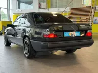 Usata Mercedes E250 AMG 90 CV (66 kW) 1987 Grigio Berlina