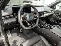 Neu BMW 550e Sport Line 489 PS (359 kW) 2026 Sophistograu brillanteffekt Kombi