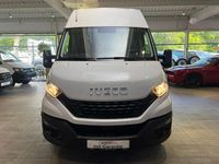 Second-hand Iveco Daily 156 CP (114 kW) 2019 Alb Monovolum