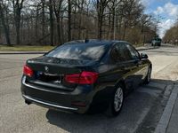 gebraucht BMW 320 i Luxury Line *Sportautomatik *KeylessGo usw.