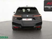 Gebraucht BMW iX Sport Line 239 kW (326 PS) 2022 Schwarz (metallic) SUV