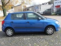 Gebraucht Skoda Fabia Cool Edition 60 PS (44 kW) 2016 Raceblau metallic Kleinwagen