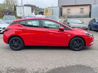 Używany Opel Astra Selection 101 KM (74 kW) 2017 Czerwony Sedan/Limuzyna