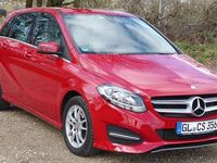 Gebraucht Mercedes B180 122 PS (89 kW) 2016 Rot Van / Kleinbus