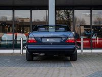 Gebraucht Mercedes E200 136 PS (100 kW) 1995 Blau Cabrio