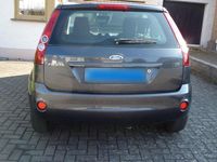 Gebraucht Ford Fiesta Ambiente 60 PS (44 kW) 2008 Grau Kleinwagen